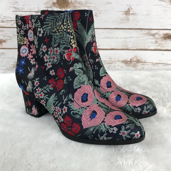 Unisa Shoes - Unisa Floral Print Zippered Booties Chunky Heel